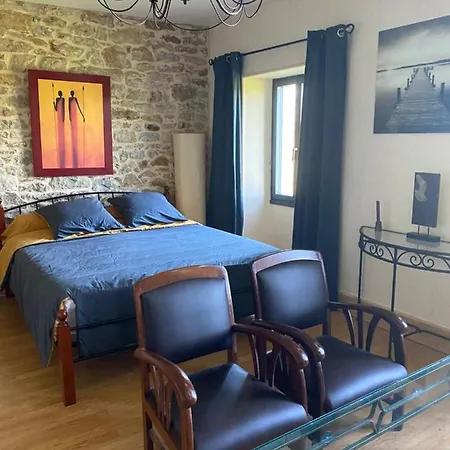 Chambres et table d'hôtes Le cèdre Aveyron Sainte-Croix  Extérieur photo