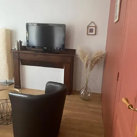 Chambres et table d'hôtes Le cèdre Aveyron Sainte-Croix  Extérieur photo