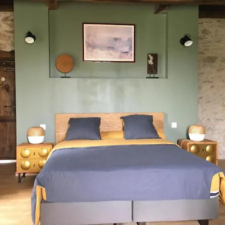 Chambres et table d'hôtes Le cèdre Aveyron Sainte-Croix  Extérieur photo