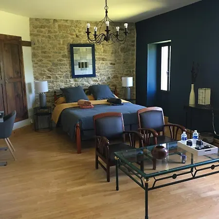 Chambres et table d'hôtes Le cèdre Aveyron Sainte-Croix  Extérieur photo
