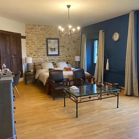 Chambres et table d'hôtes Le cèdre Aveyron Sainte-Croix  Extérieur photo